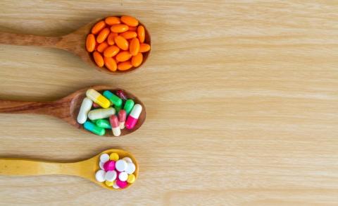 medicine-pill-capsule_1388-256.jpg