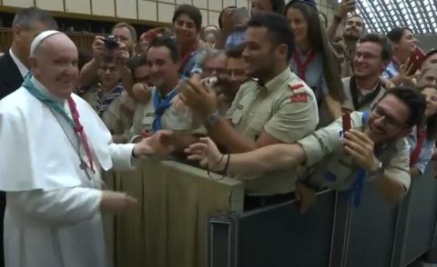 Ferenc pápa a cserkészekkel